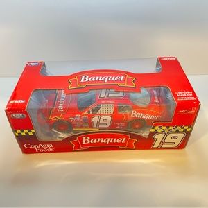 2004 Limited Edition Action NASCAR BOBBY LABONTE #19 Banquet 1:24 Scale Car